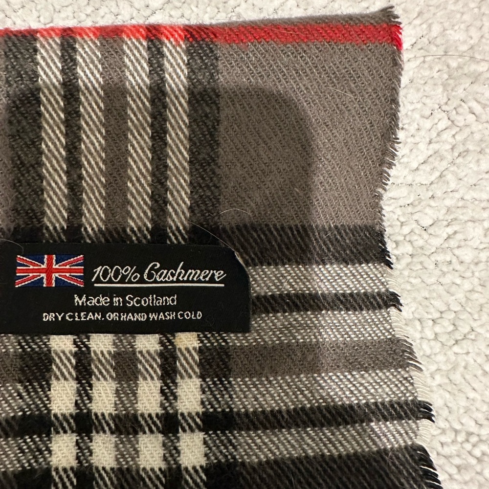 100% Cashmere Plaid Scarf
